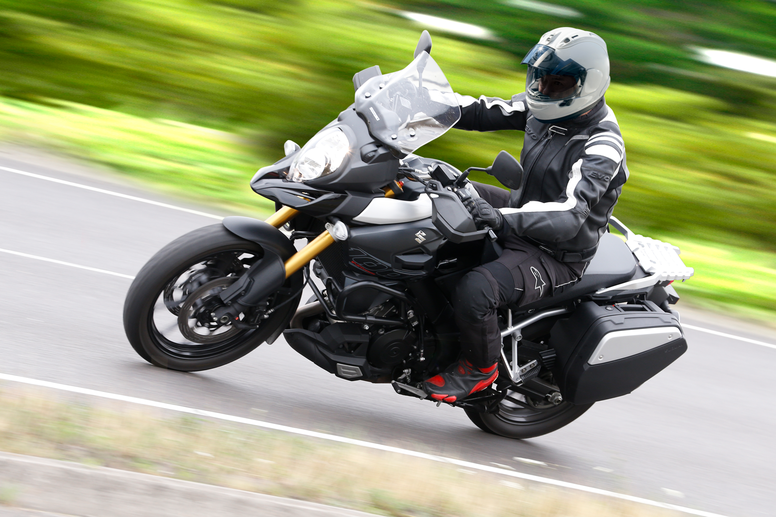 3cc17a3a-dd23-4509-af59-f23e67bfddd9 Arai Helmets - Corsair-X Helmet - White