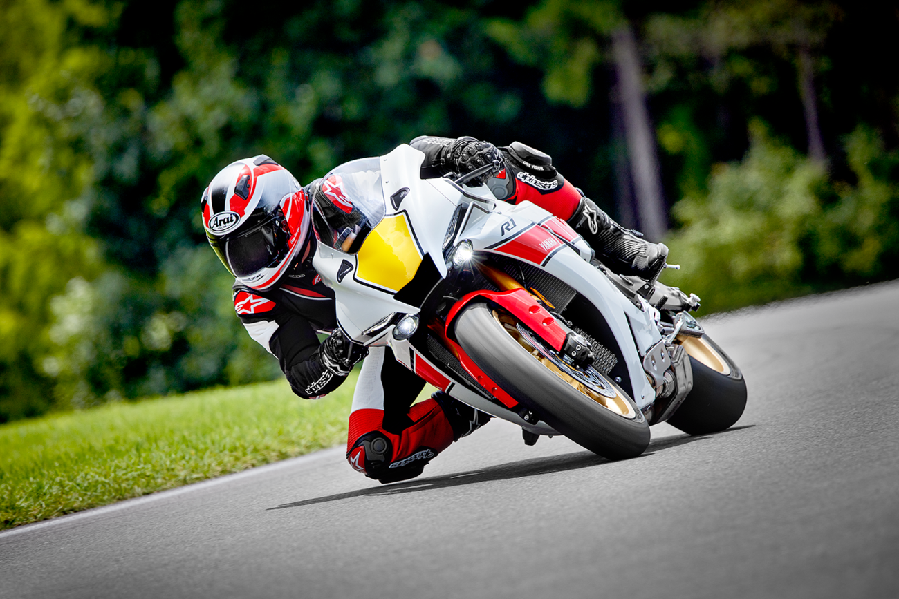 4C319ACE-6535-426A-9D3F-E622E4B6BF6C Arai Helmets - Quantum-X Helmet - Steel - Red