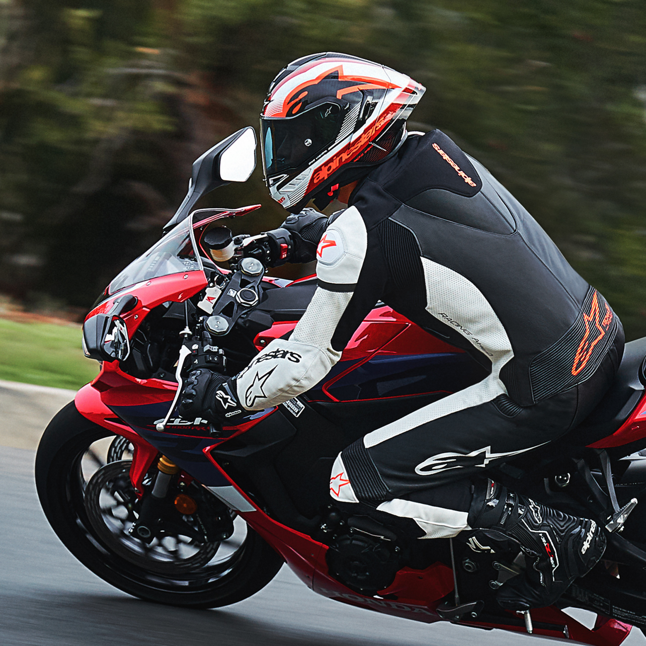 99ADF9A2-8906-443D-85E5-FDE69F9FB5CD Alpinestars - Supertech R10 Helmet - Team - Black/Carbon Red/Gloss White