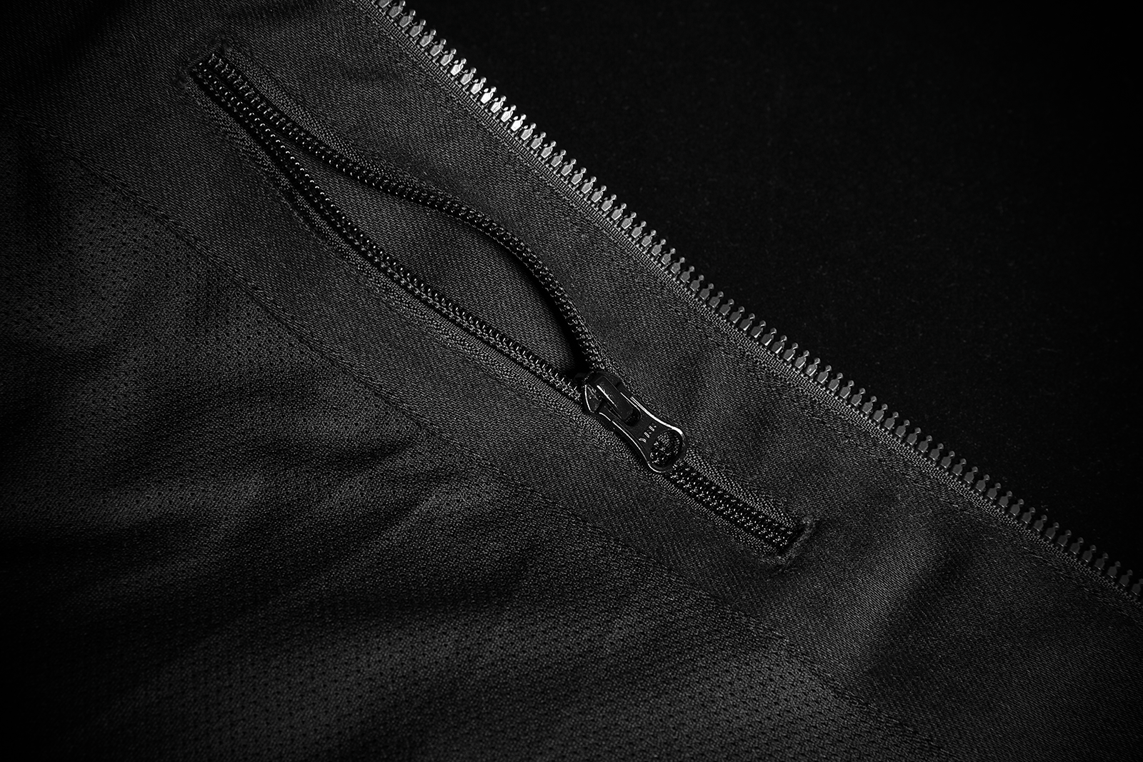 cfbab02e-4fa2-4081-81e6-89077c89bb1e Icon - Chamonix Vest - Black