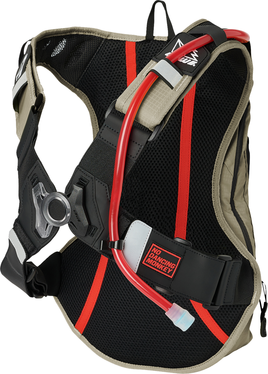 F2EEBC8B-F38B-4776-A597-5895D2B95227 Uswe - Outlander Hydration Pack - 9L - Sand